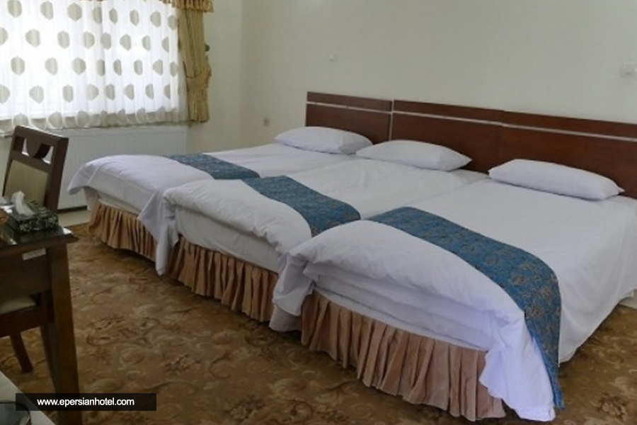 هتل جهانگردی لاهیجان اتاق سه تخته
