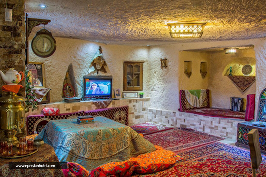 اقامتگاه بومگردی هما تبریز اتاق