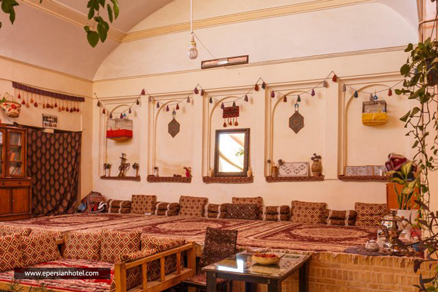 اقامتگاه سنتی خانه خشتی یزد لابی