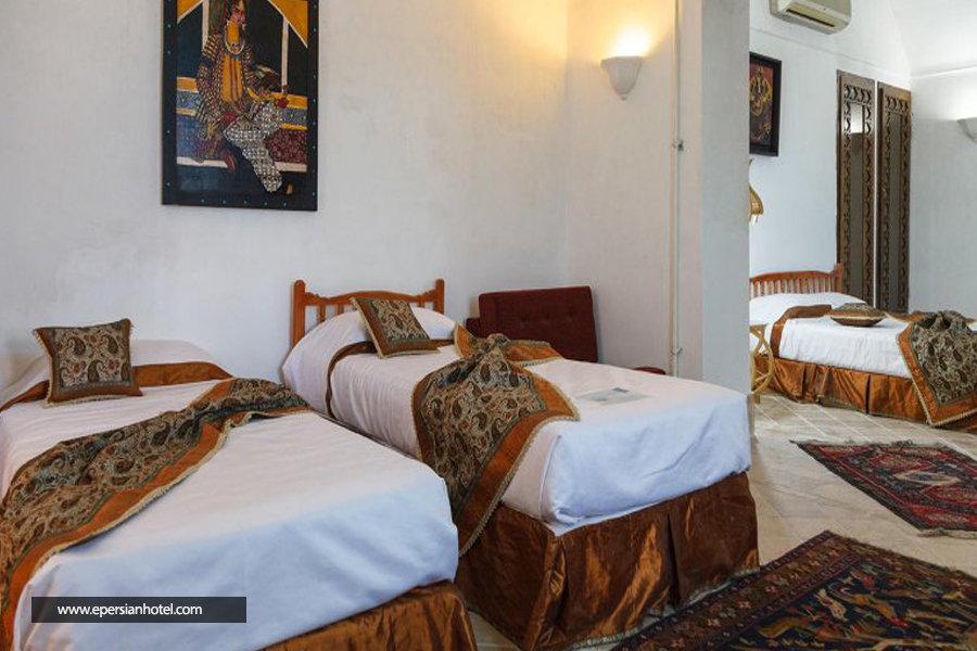 هتل سنتی مهر یزد اتاق چهار تخته