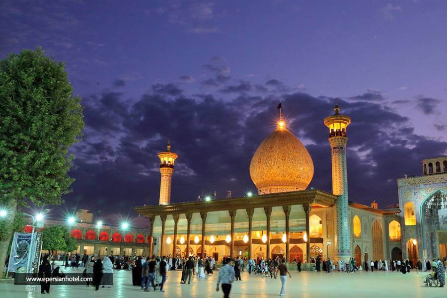 جنبه ی زیارتی و تفریحی در شیراز سبب شده تا این شهر حائز اهمیت باشد.