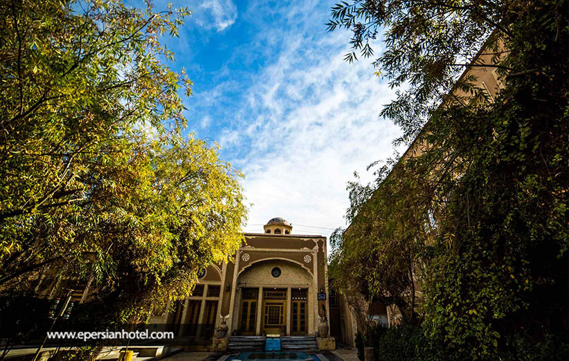 نمای هتل باغ مشیرالممالک یزد