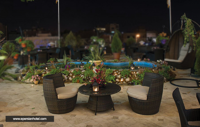 رستوران تابستانی بارگاه هتل قصر طلایی مشهد