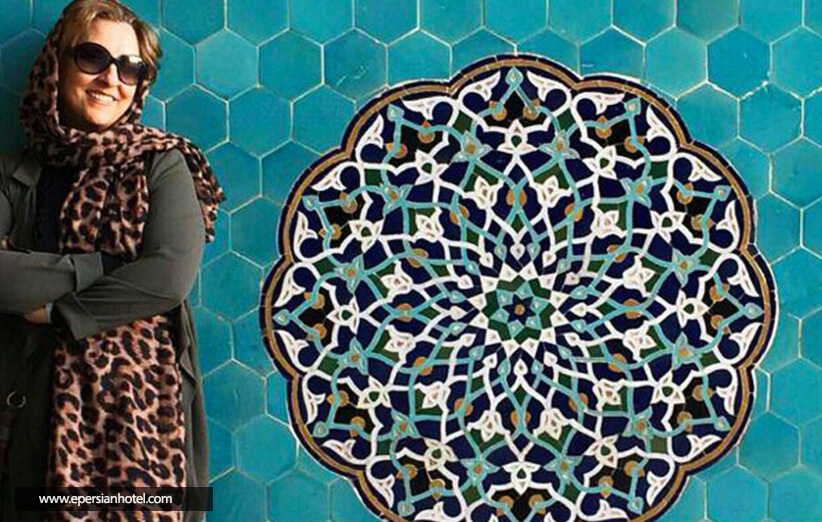 مرجانه گلچین در مسجد جامع یزد