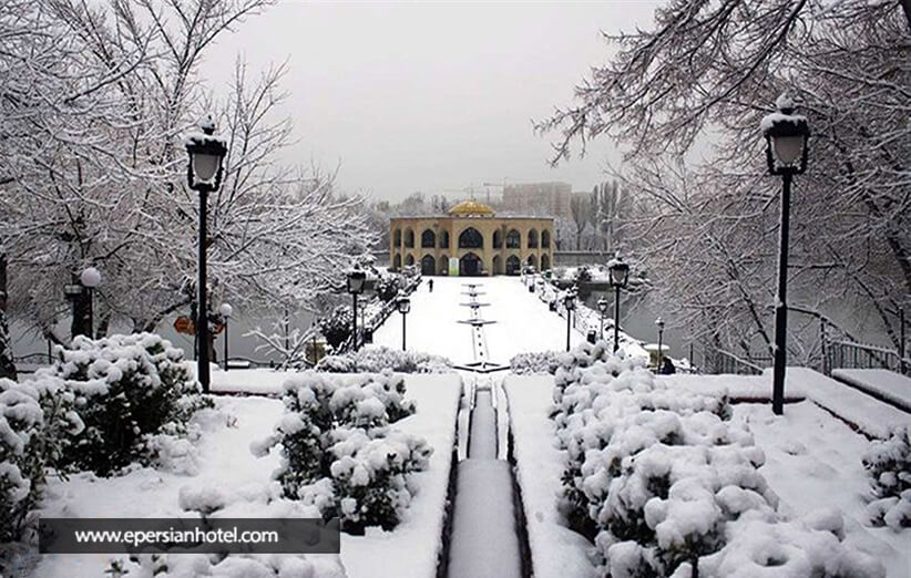 کاخی در وسط آب در تبریز