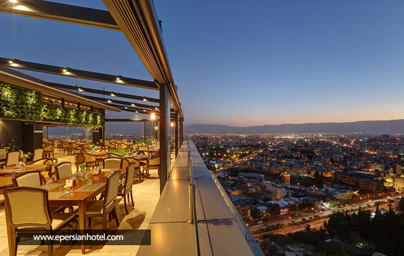 آیا رستوران های هتل بزرگ شیراز خوب است؟