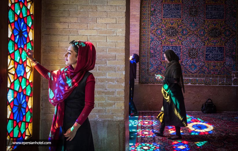 گردشگران ایرانی مسجد صورتی شیراز