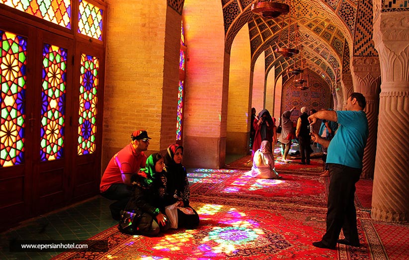  گردشگران نوروزی در مسجد نصیرالملک-شیراز‎