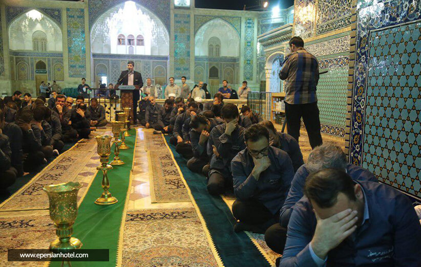 غبارروبی ضریح حضرت معصومه(س) با حضور مدیران
