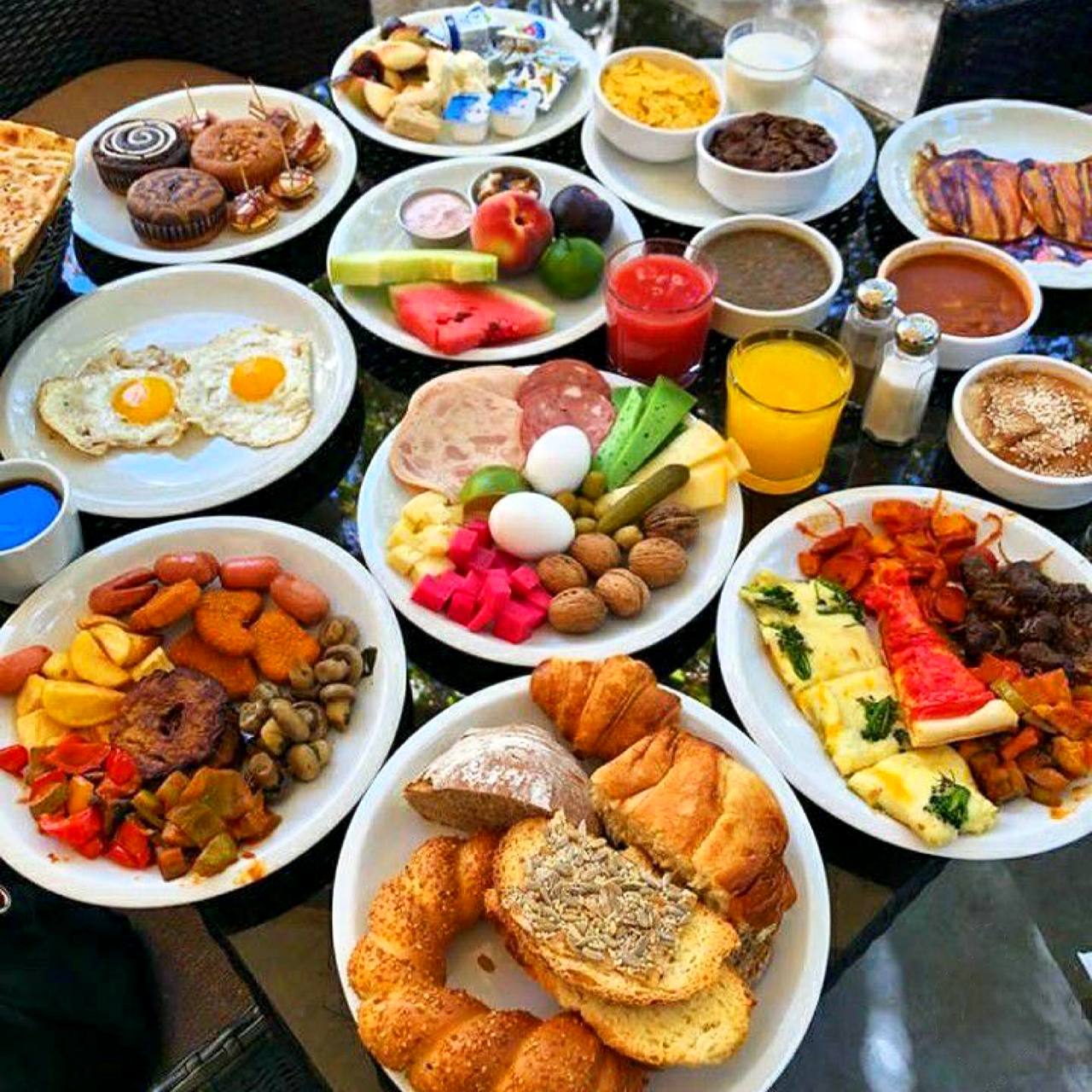 مقایسه صبحانه بوفه در هتل های پنج ستاره مشهد