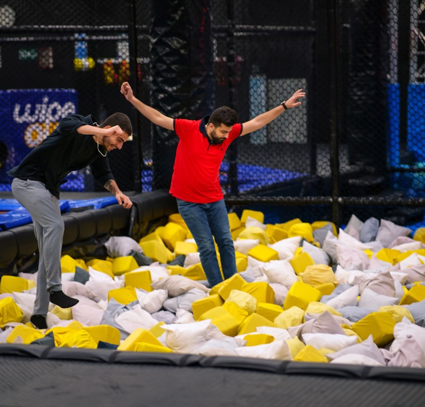 هلیوم پارک مشهد؛ راهنمای کامل اولین پارک پرشی ایران+معرفی بازی ها