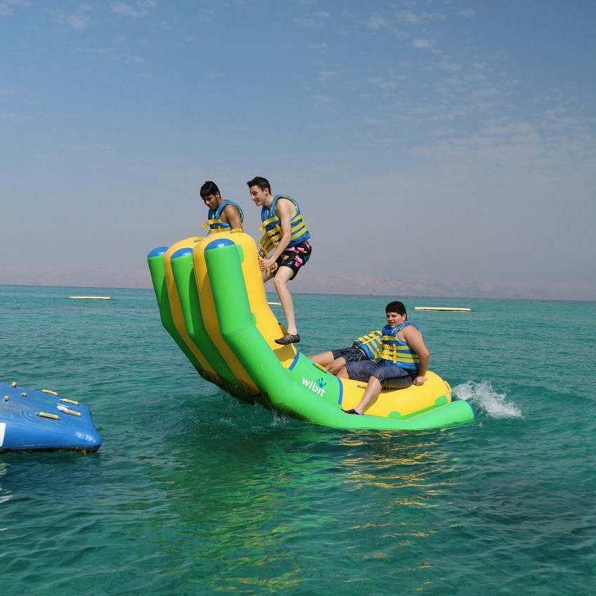 پارک آبی بادی مارینا کیش ؛ هیجان شناور روی آب های خلیج فارس