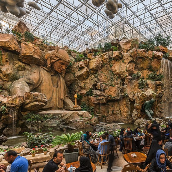 مرکز خرید آرمان مشهد؛ دنیای خرید و تفریح در قلب شهر